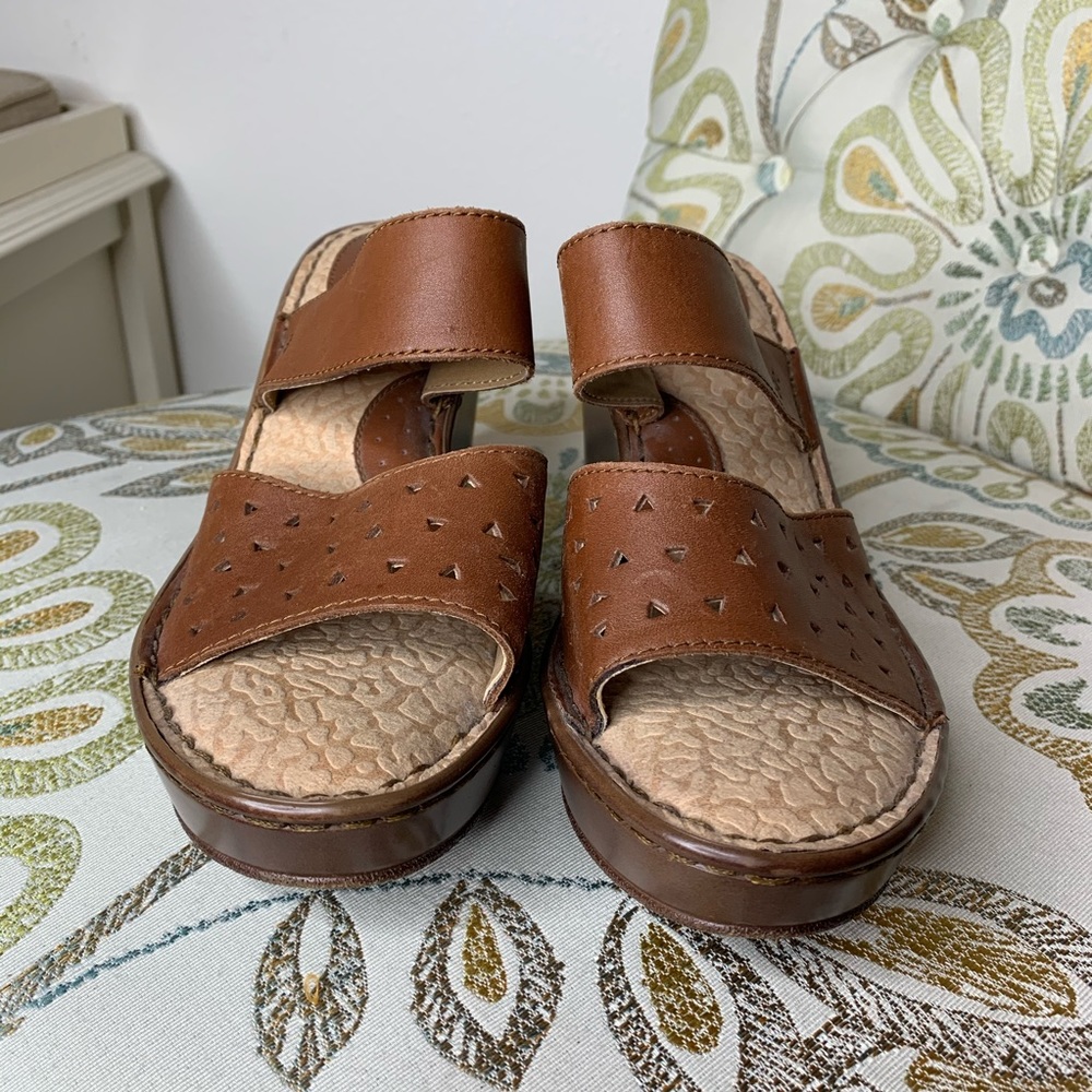 BOC Born Strap Sandals Shoes Wedge Leather Size 8 - Picture 2 of 5
